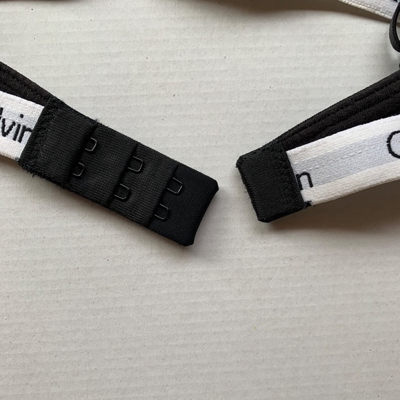 NWOT Calvin Klein Triangle Bralette in Black- Size S - Picture 4 of 8